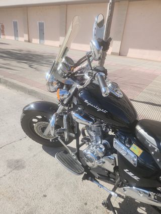 Keeway Superlight 125cc Custom Negra