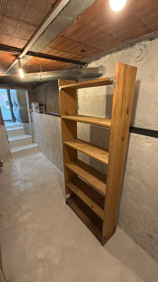 Estantería de madera