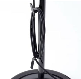 Lámpara de pie Ikea SVARTNORA Negra