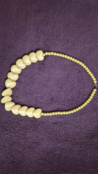Collana con cuori gialli