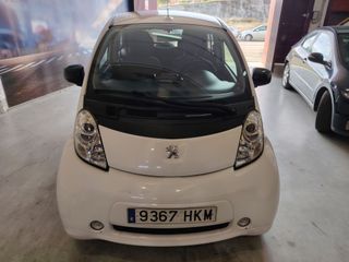 Peugeot iOn 2012