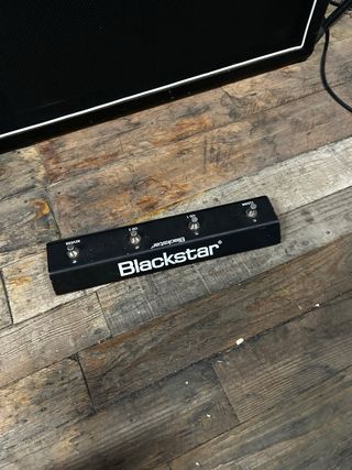 Amplificador Blackstar y pantalla Harley