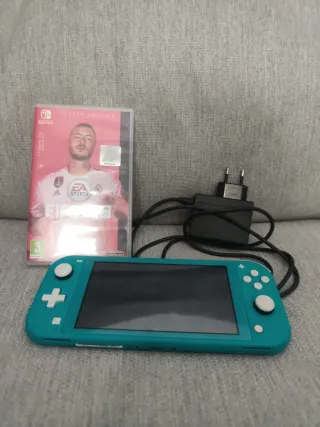 Nintendo Switch Lite Verde + Gioco FIFA+ caricabatterie