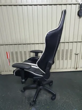 Silla Gaming Negra y Blanca