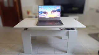 Mesa elevable blanca de madera