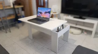 Mesa elevable blanca de madera