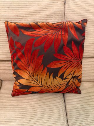 3 Cojines decorativos hojas naranjas y rojas