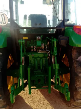 Tractor John Deere 5820