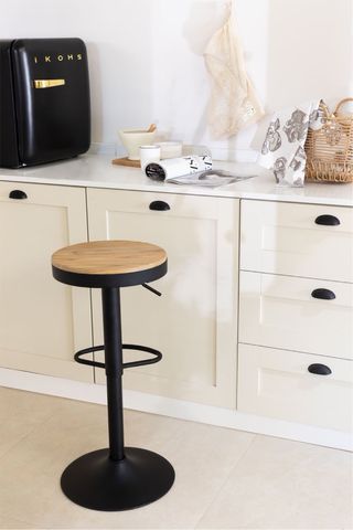 Taburetes altos regulables solo por hoy