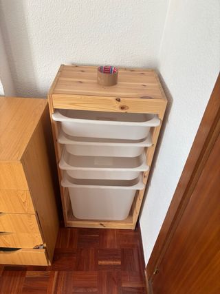 Cómoda de madera con 5 bandejas