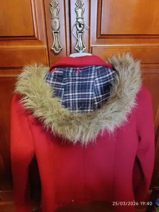 Abrigo Stradivarius Rojo