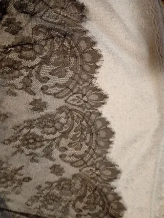 Mantilla negra de encaje