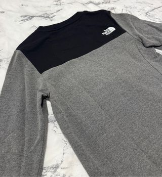 Sudadera The North Face gris y negra nueva