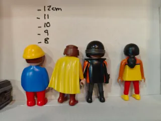 Lote 4 figuras Playmobil y cofre