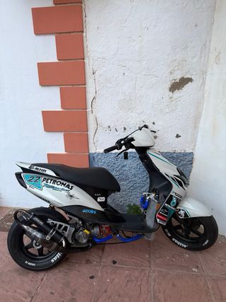 Carenado Yamaha Jog RR PETRONAS