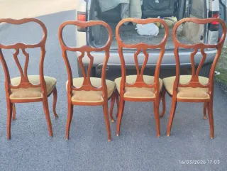 Juego de 4 sillas de madera