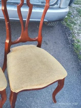 Juego de 4 sillas de madera