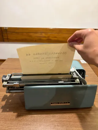 Máquina de escribir Olivetti Studio 44