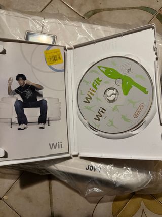 Wii Balance Board + Wii Fit + Wii Fit Plus