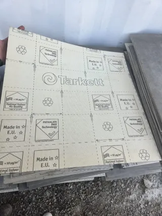 Suelo vinílico Tar - 400 m² aprox.