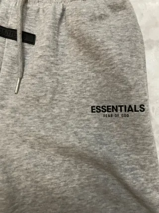 Pantalón Corto Essentials Gris