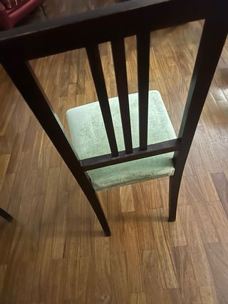 Silla antigua de madera y tela