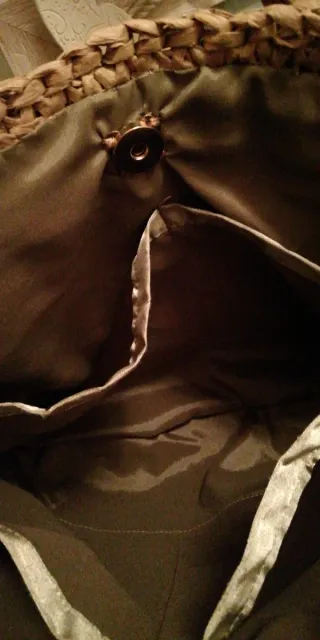 Borsa uncinetto in raffia marrone con fiori