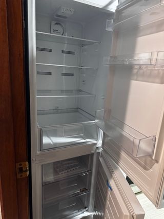 Nevera combi Hyundai No Frost 186cm + factura 2025