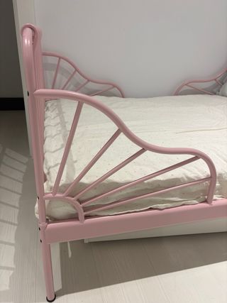 Cama infantil extensible rosa IKEA MINNEN