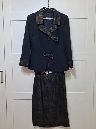 Traje Chaqueta Negra y falda encaje Dorado T.38