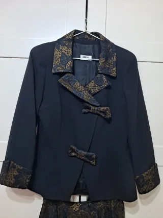 Traje Chaqueta Negra y falda encaje Dorado T.38