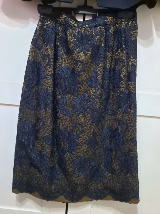 Traje Chaqueta Negra y falda encaje Dorado T.38