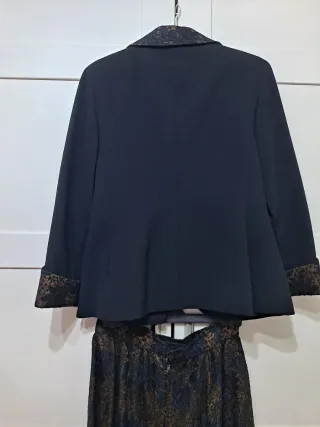 Traje Chaqueta Negra y falda encaje Dorado T.38