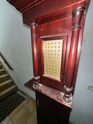 Reloj de pie clásico madera y metal