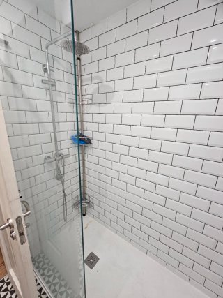 Se alquila habitación con reforma a estrenar.