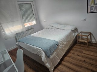 Se alquila habitación con reforma a estrenar.