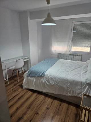 Se alquila habitación con reforma a estrenar.