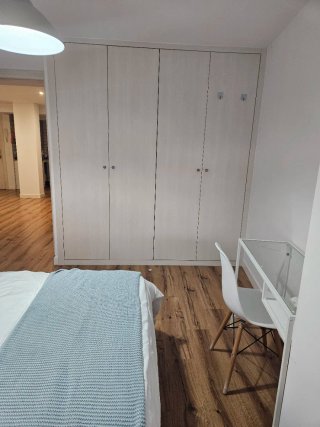 Se alquila habitación con reforma a estrenar.