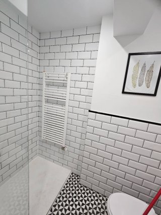 Se alquila habitación con reforma a estrenar.