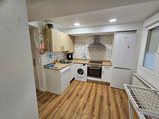 Se alquila habitación con reforma a estrenar.