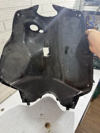 Contraescudo y suelo Yamaha Jog