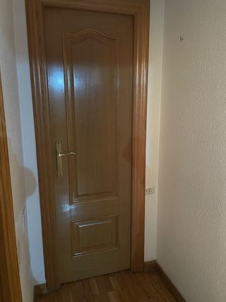 Puerta de roble maciza