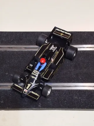 Scalextric Lotus Negro John Player Special.