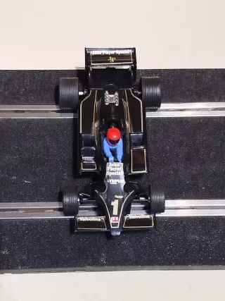 Scalextric Lotus Negro John Player Special.