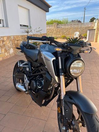 Honda CB125R 2022 Negra/Plata