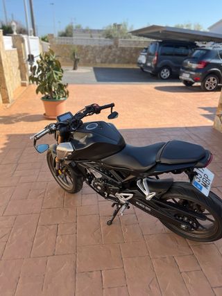Honda CB125R 2022 Negra/Plata