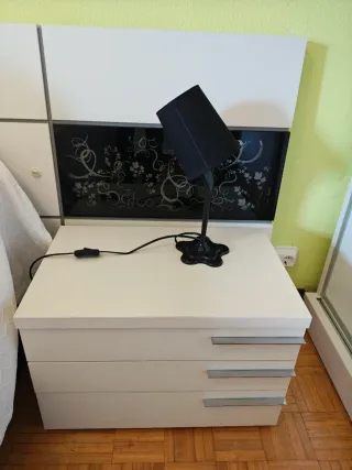 Cabecero y mesitas de noche