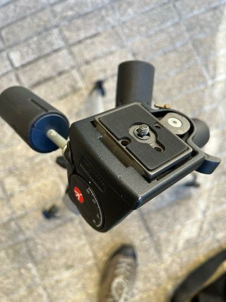 Trípode Manfrotto 055D con funda