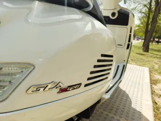 Vespa GTS Super 125 Blanca