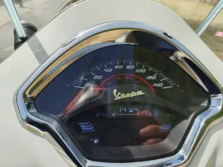 Vespa GTS Super 125 Blanca